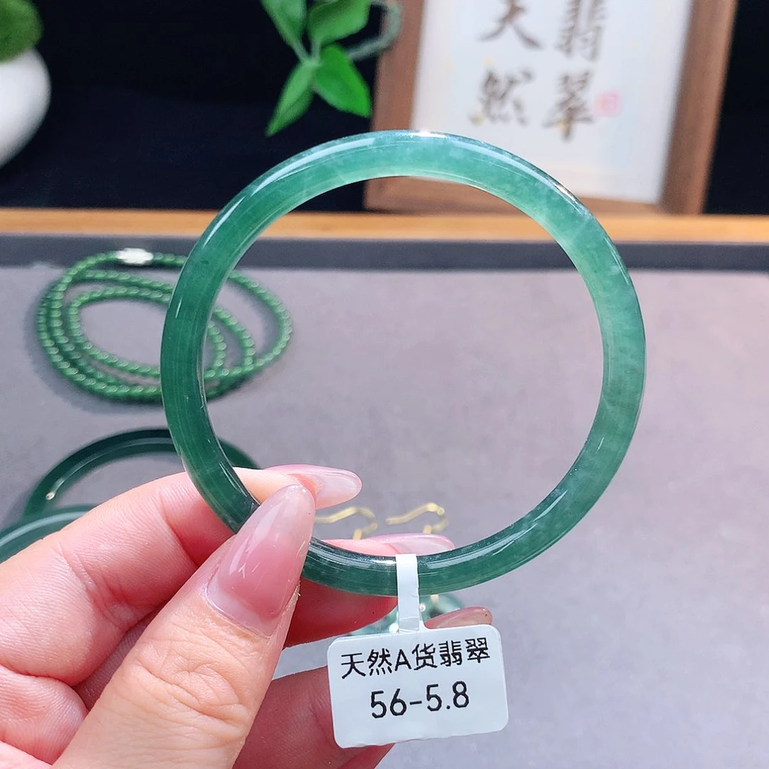 未镶嵌手镯（圆镯）翡翠