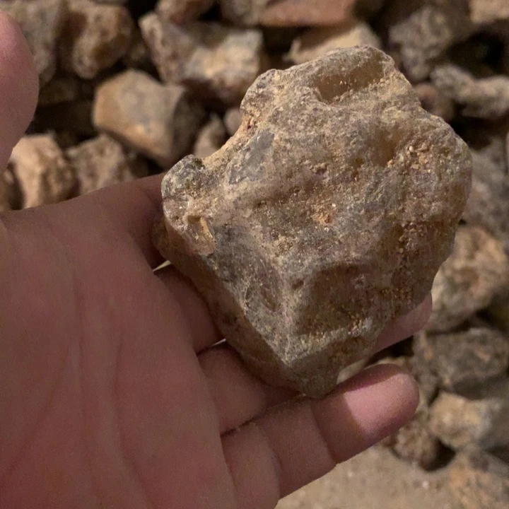 白***檀玛瑙/玉髓原石未镶嵌