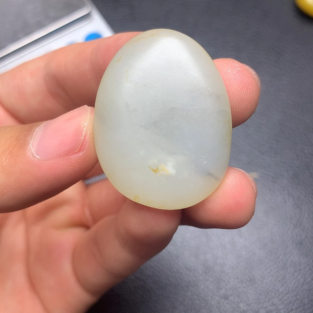 和田玉未镶嵌把件