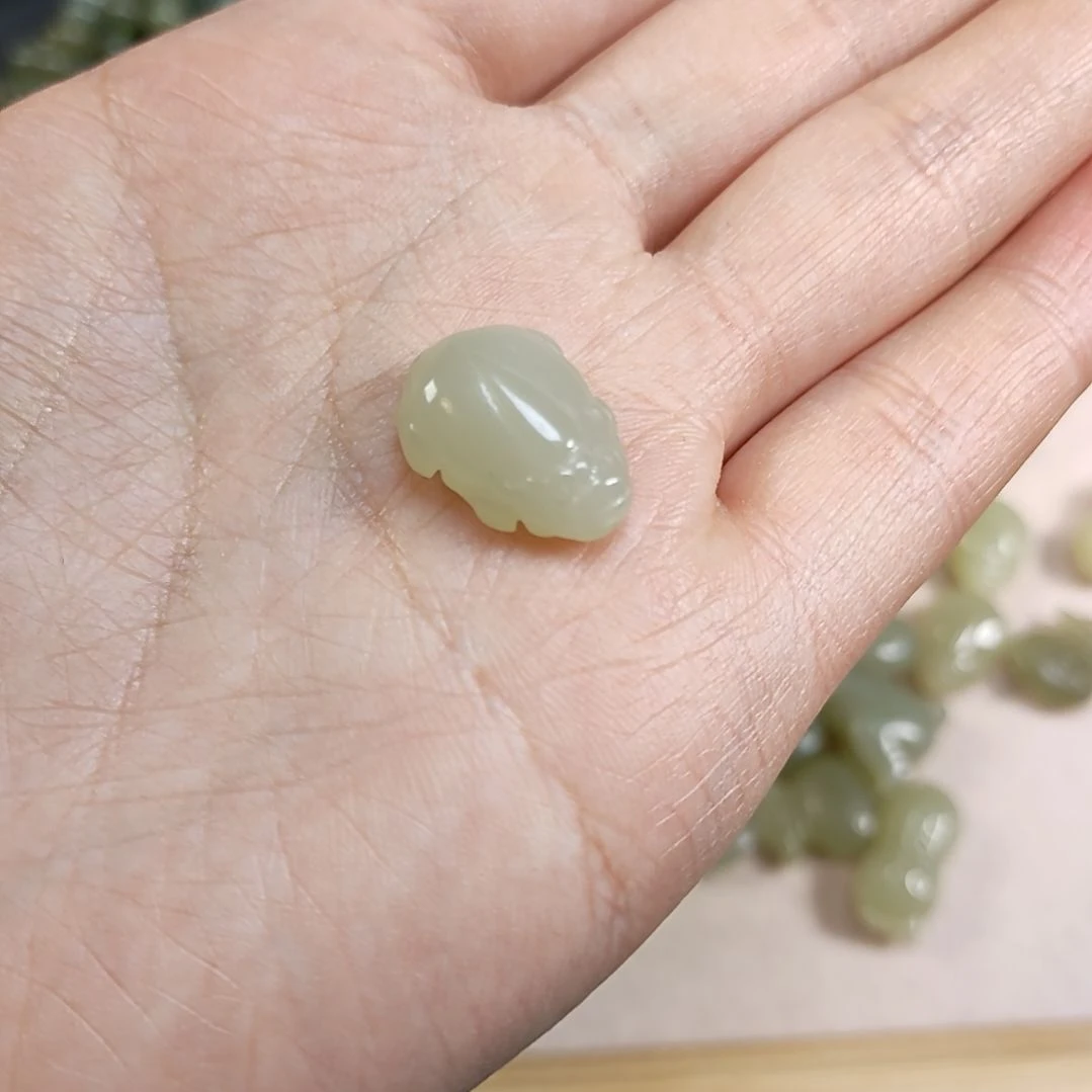 和田玉颈饰未镶嵌?****葵