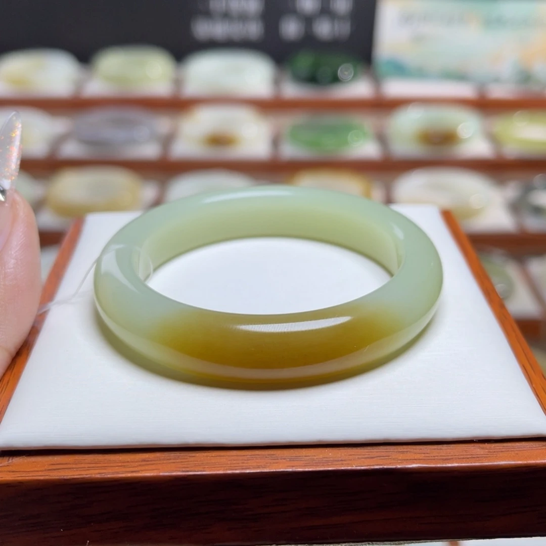 【闪购商品】和田玉手镯未镶嵌向*