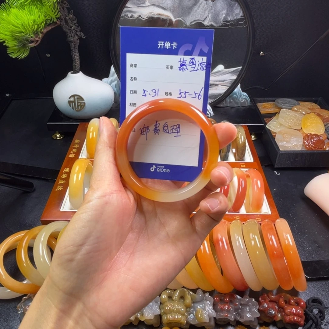 石英质玉手镯未镶嵌慕**年