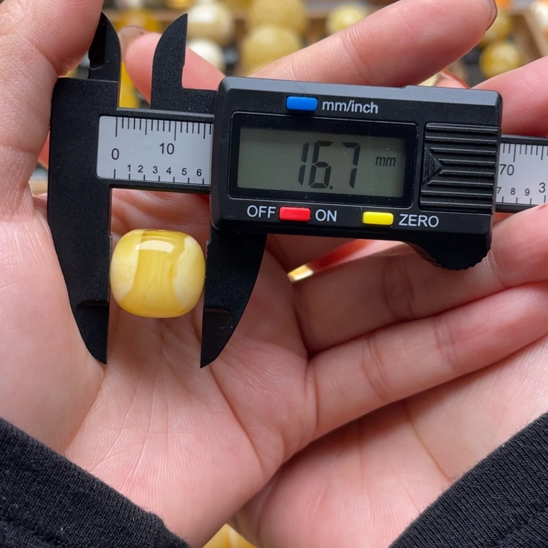 春***浓琥珀未镶嵌裸石蜜蜡墩子笑