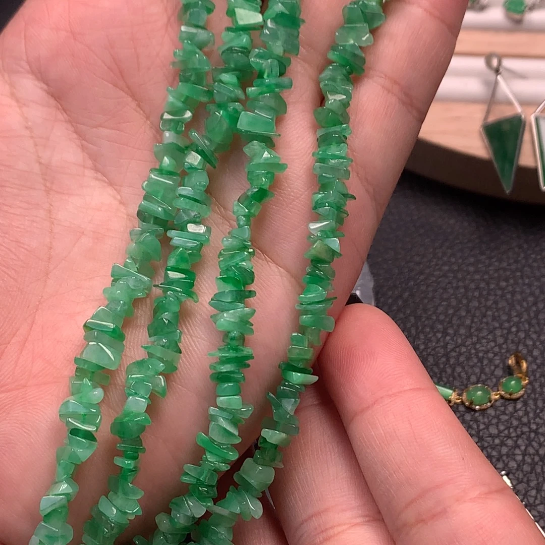 翡翠银S925镶嵌颈饰翡翠