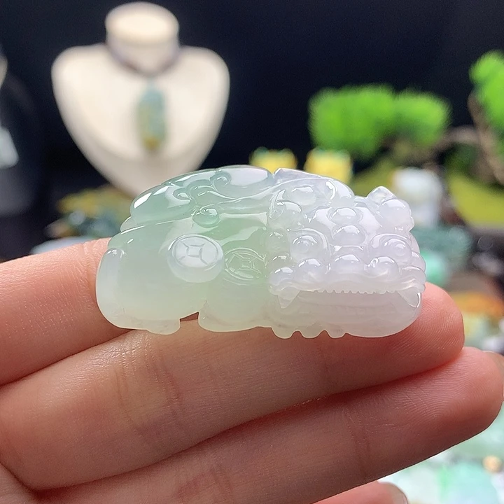 翡翠未镶嵌颈饰貔貅31