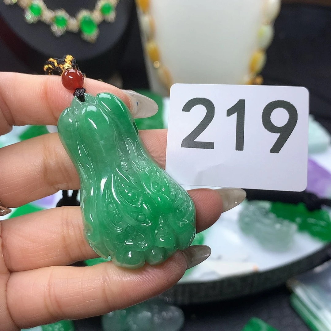 翡翠吊坠(赠链)未镶嵌