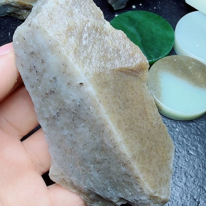 未镶嵌和田玉（糖玉）珠宝奇石