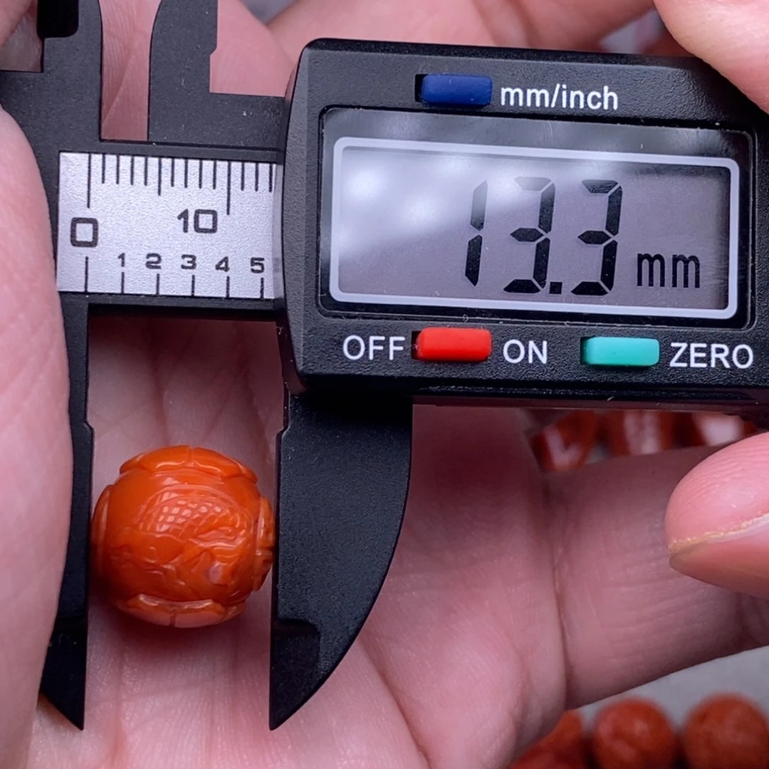 南红玛瑙未镶嵌配饰有瑕疵