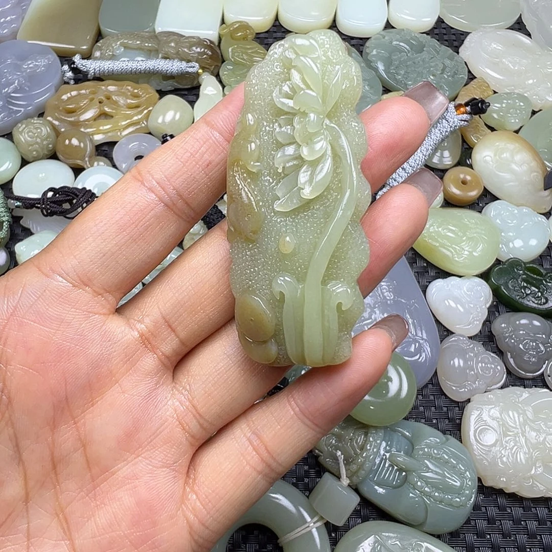和田玉未镶嵌颈饰卡64