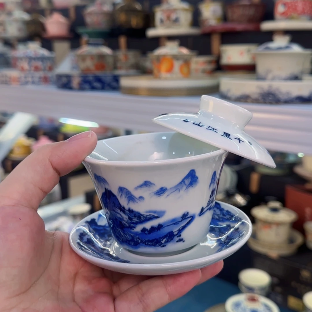 瓷片盖碗很精致很好看