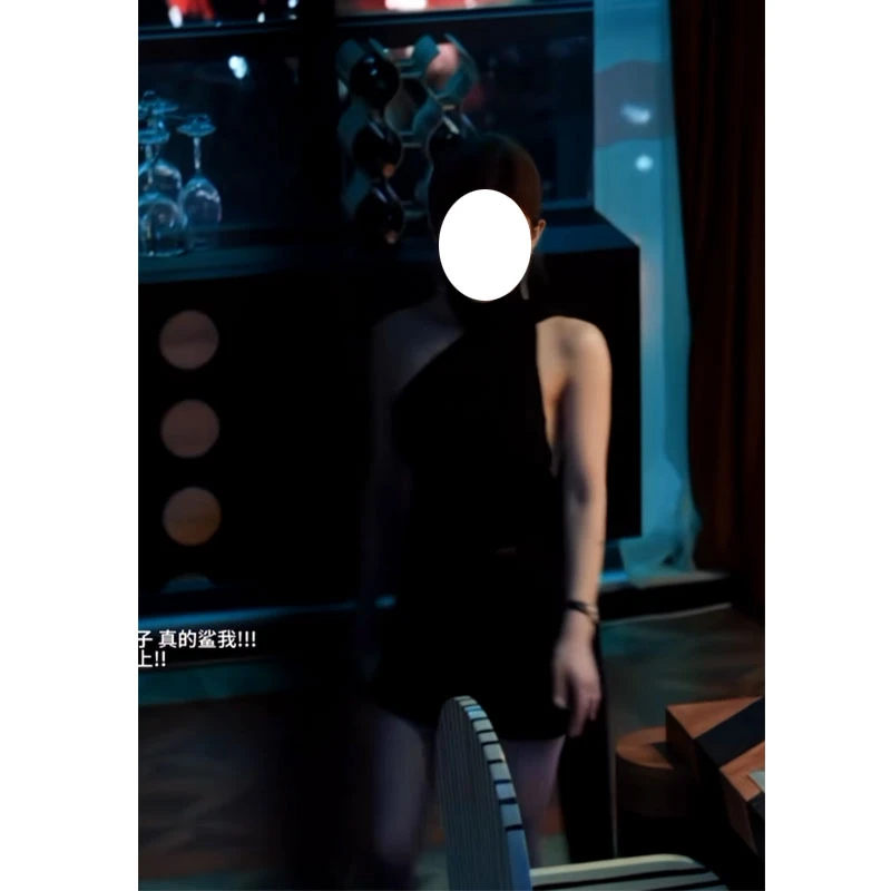 法式黑色挂脖露背连衣裙女早秋收腰设计感性感气质轻熟风小黑裙