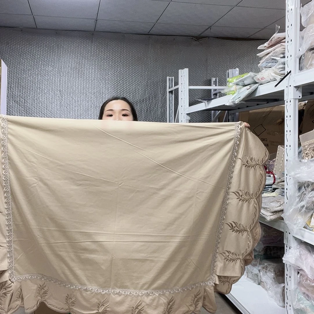 丝绸在家里面吃饭啊亲爱