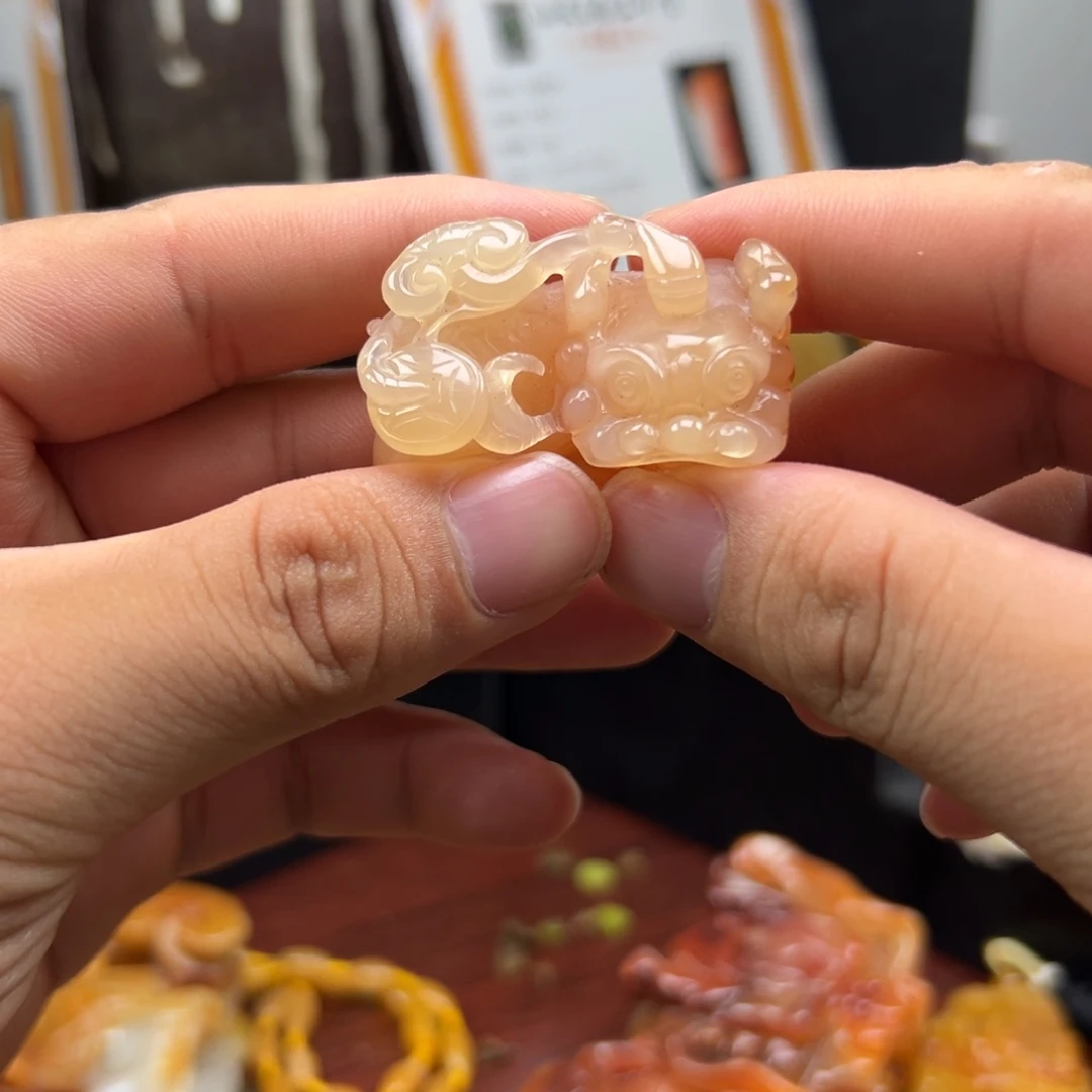 未镶嵌石英质玉（黄龙玉）黄龙玉