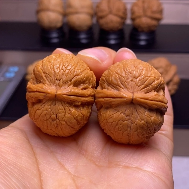 文玩核桃把件粗筋蛇蛋57