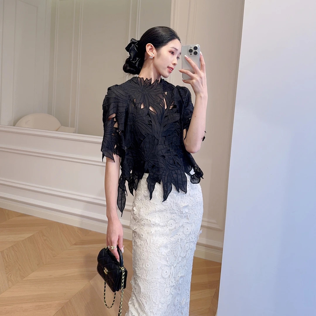 嫚渡春夏季设计感衣型白色气质镂空绣花衬衫夏季时尚百搭女士衬衫