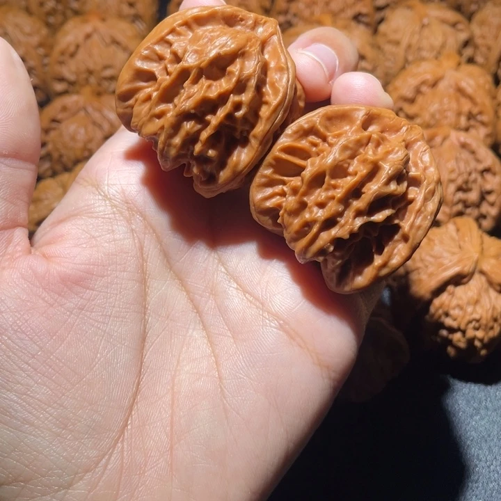 墨***呦吊坠桃核小妹三棱