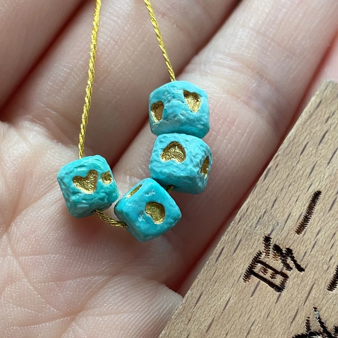 绿松石未镶嵌颈饰