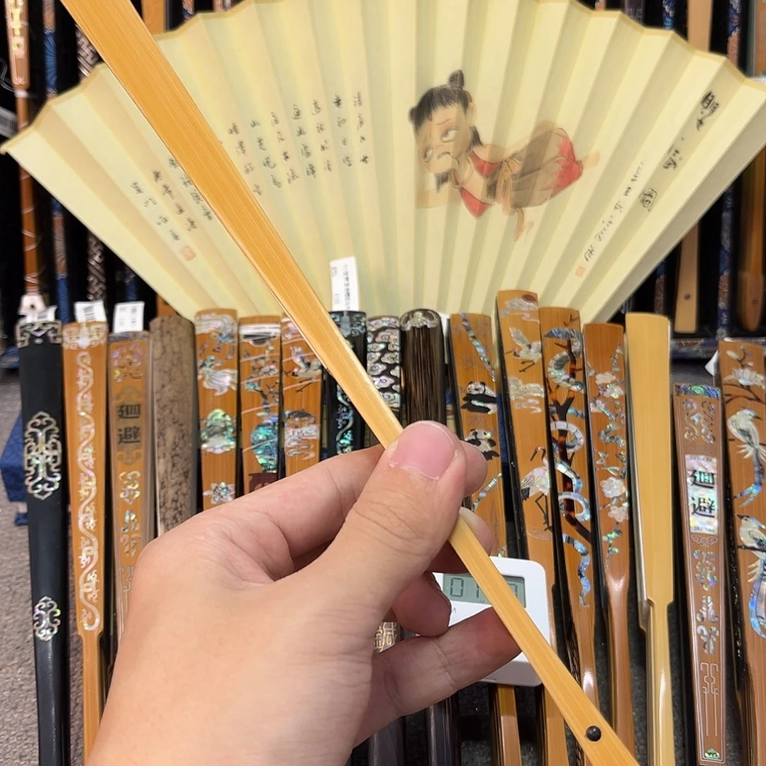 扇子纯手工制作的