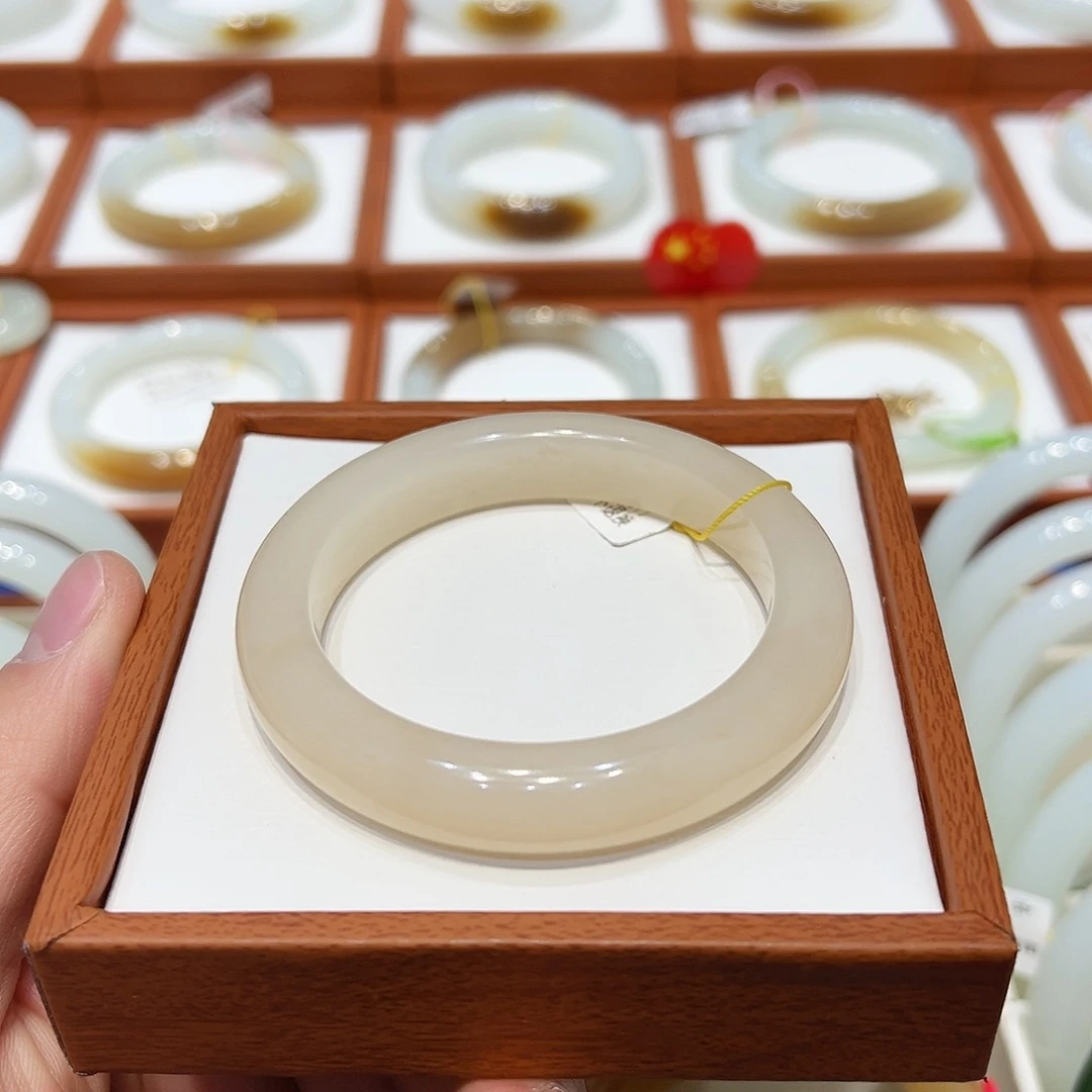 和田玉手镯未镶嵌冰藕粉