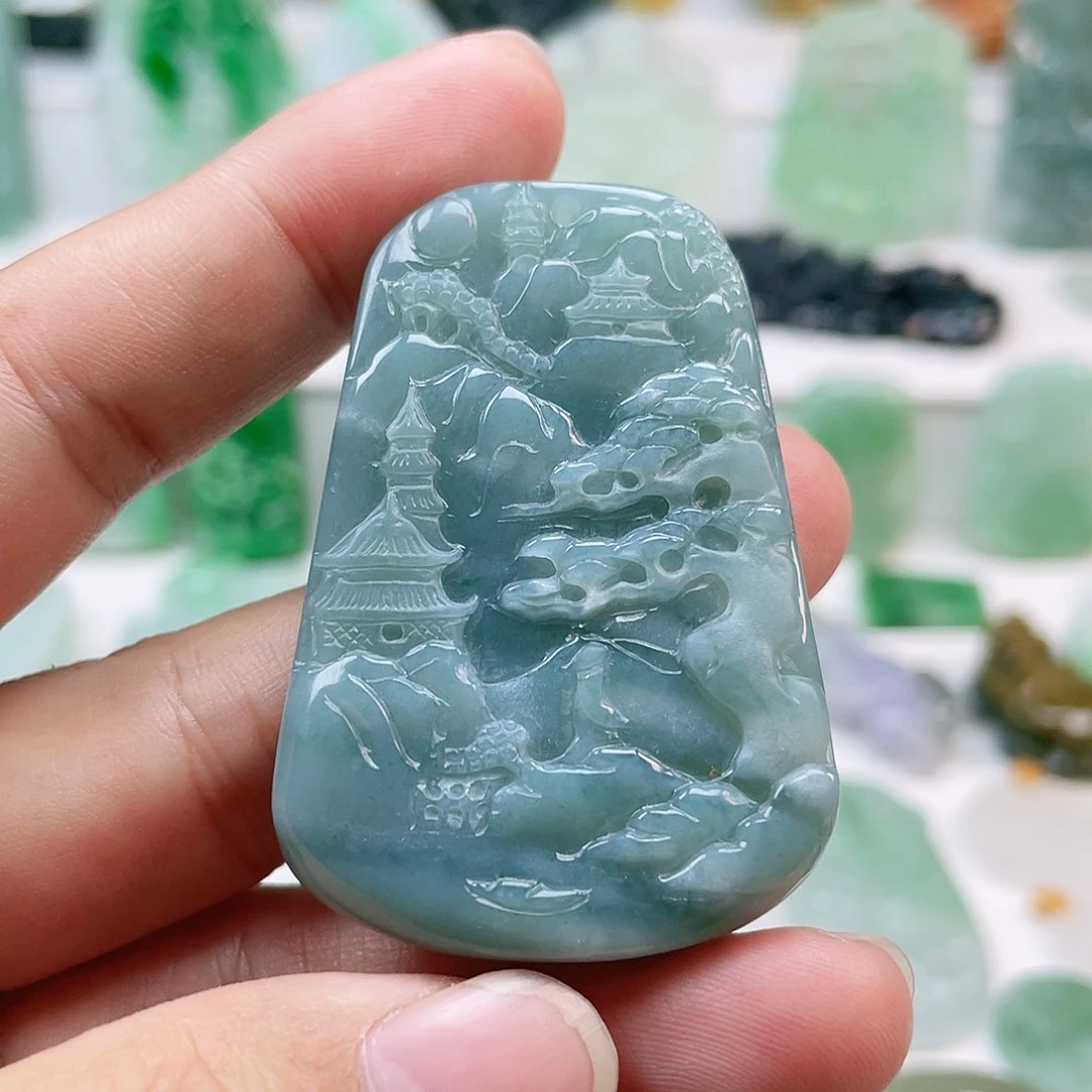 翡翠颈饰未镶嵌山水