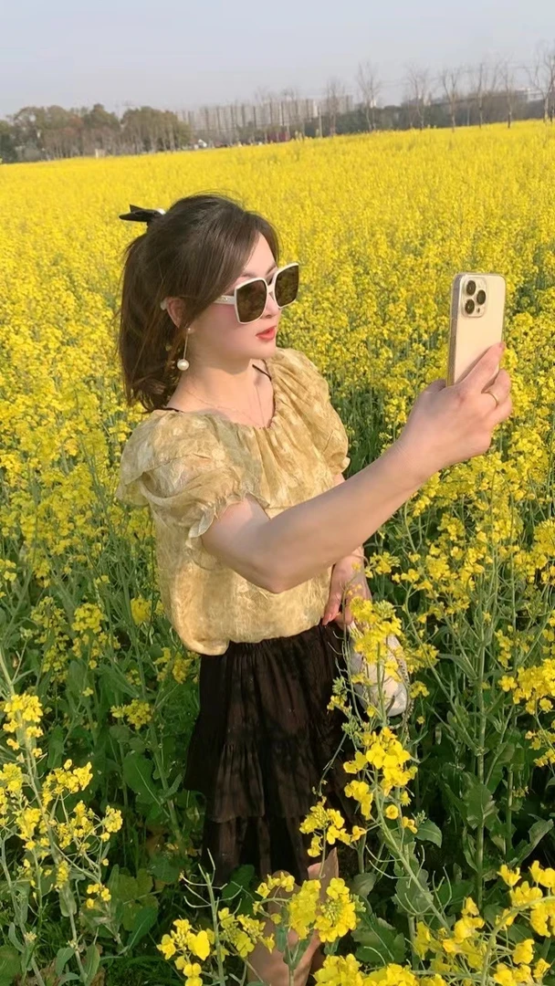 气质夏季显瘦法式荷叶边碎花设计感小众甜美小清新一字肩衬衫