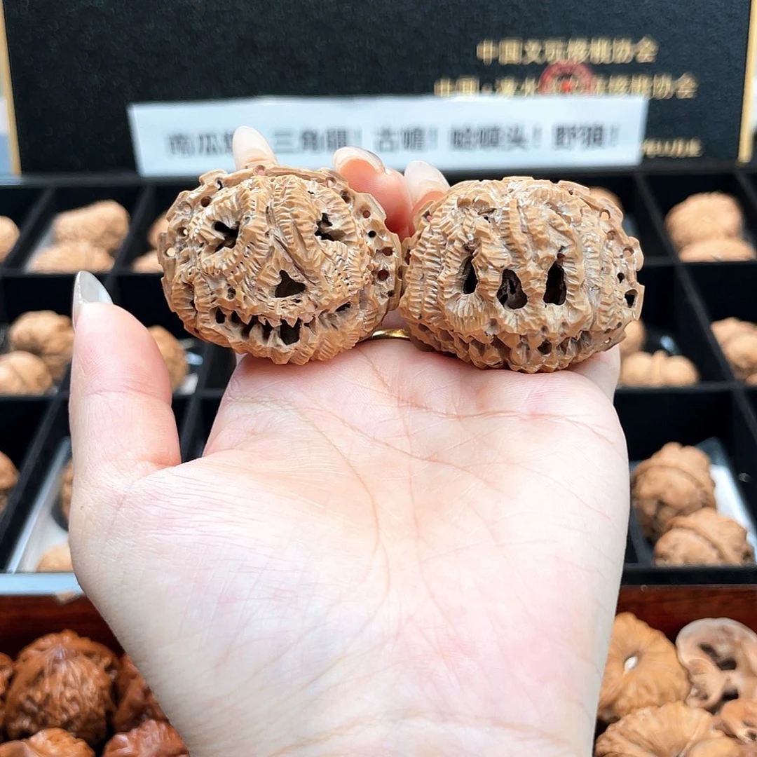 把件文玩核桃45南瓜核雕纯手工，重工锁链