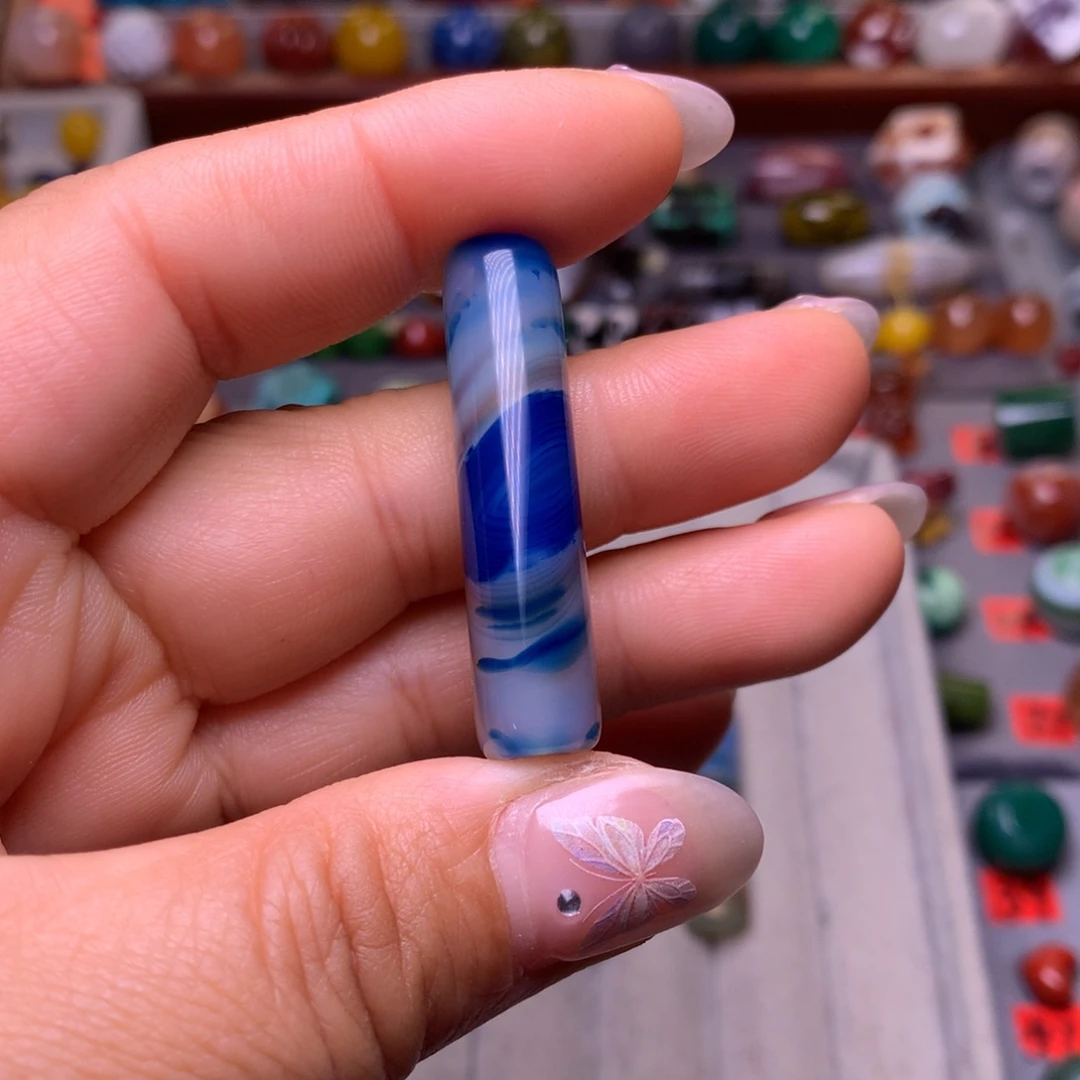 对***入玛瑙/玉髓未镶嵌颈饰