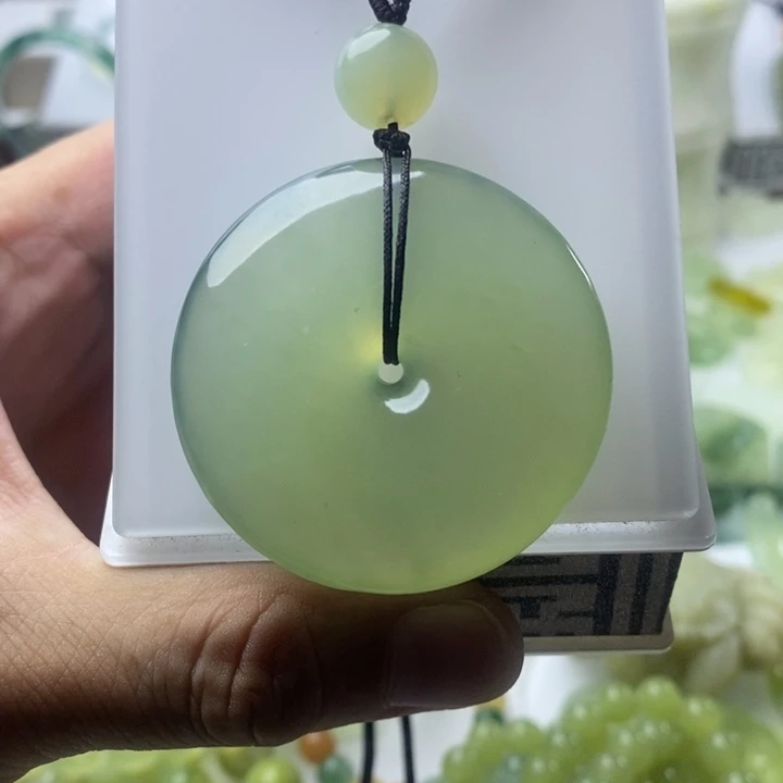 未镶嵌蛇纹石玉颈饰