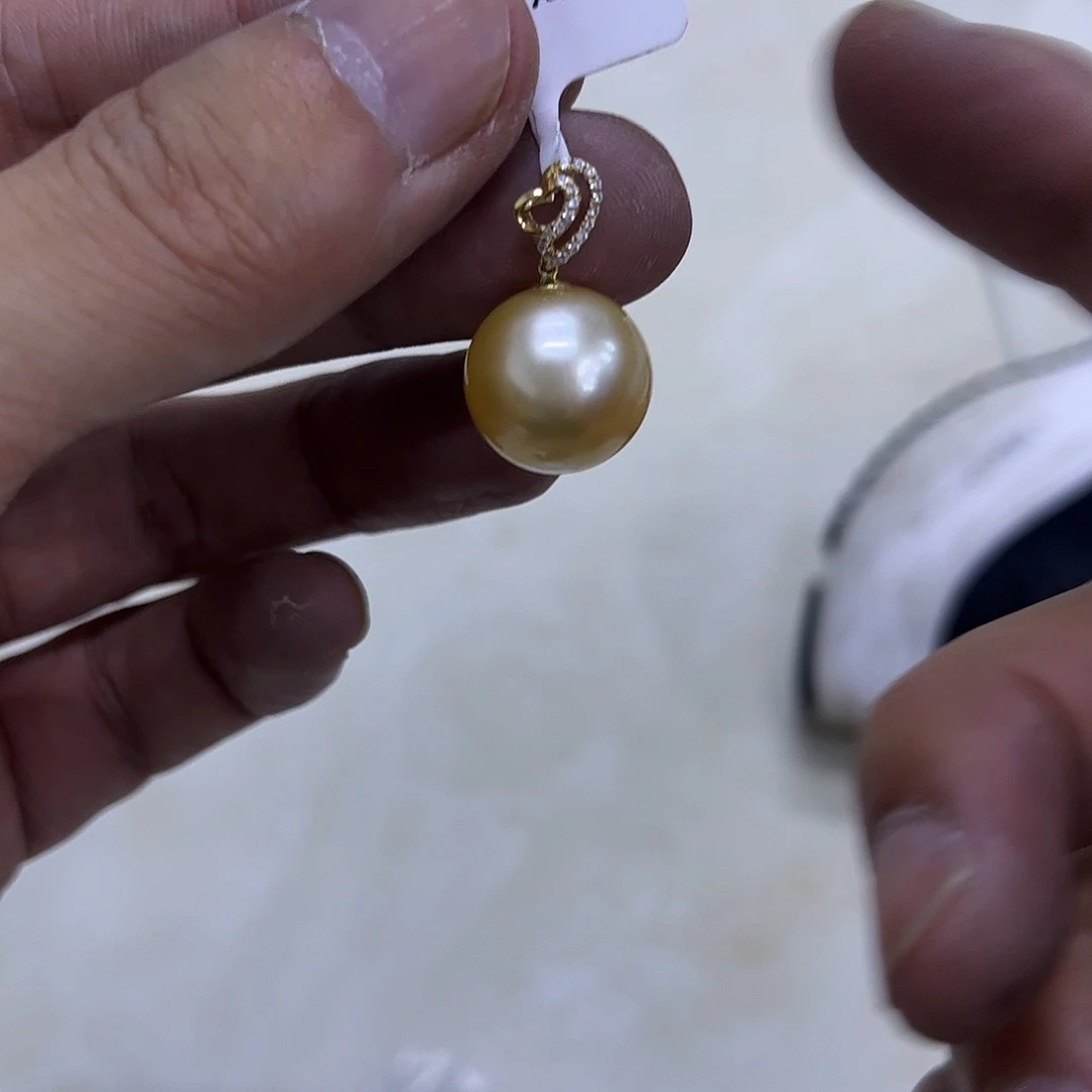颈饰18K金镶嵌海水珍珠