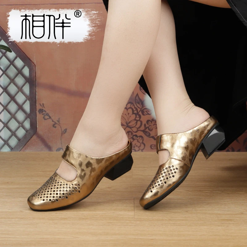 相伴手工复古真皮女士拖鞋百搭春夏外穿粗跟包头中跟鞋53201