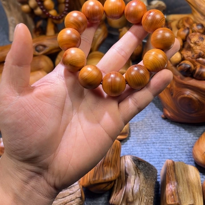 晋***哥柏木（崖柏）陈化老料手串把件