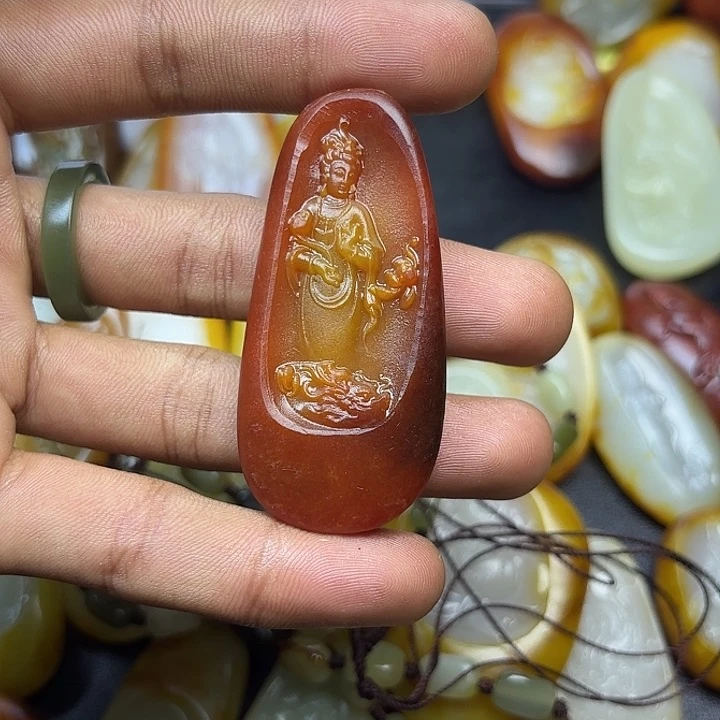 和田玉颈饰未镶嵌是***江