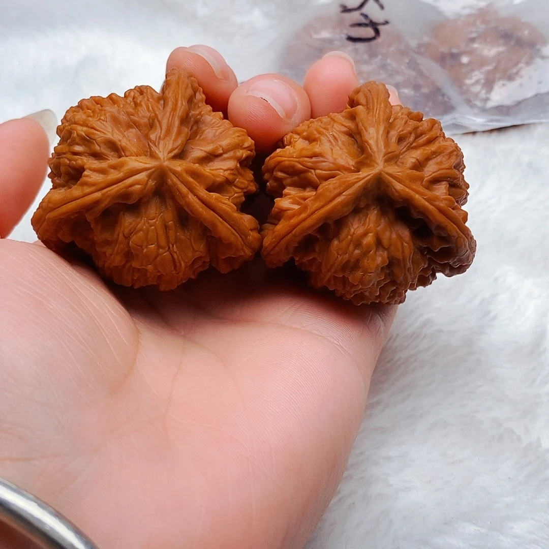 用***6吊坠文玩核桃三棱