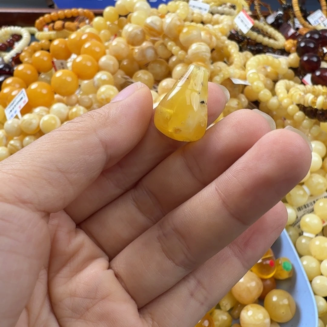 未镶嵌琥珀珠宝奇石
