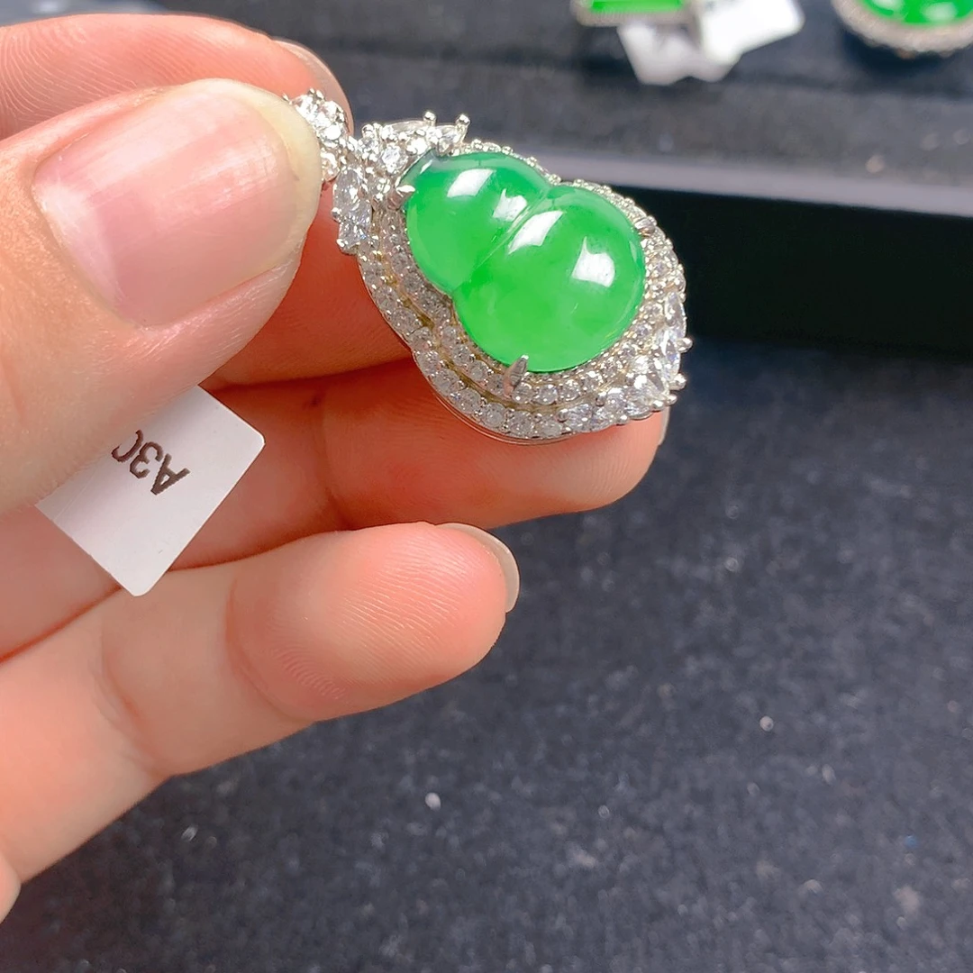 翡翠银S925镶嵌颈饰翡翠