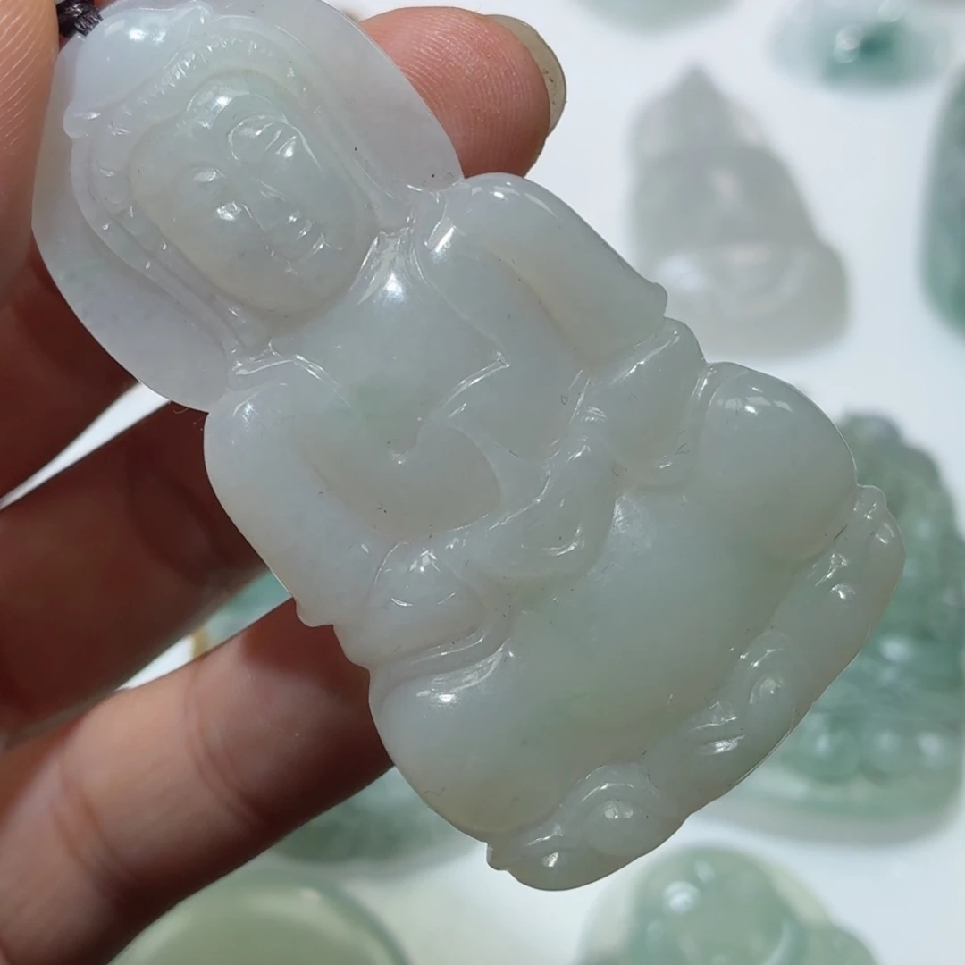 翡翠未镶嵌颈饰观音