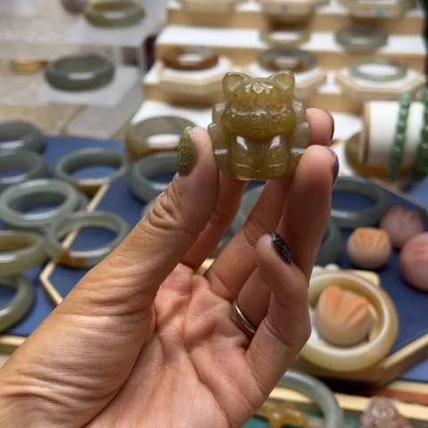星***光石英岩玉未镶嵌颈饰