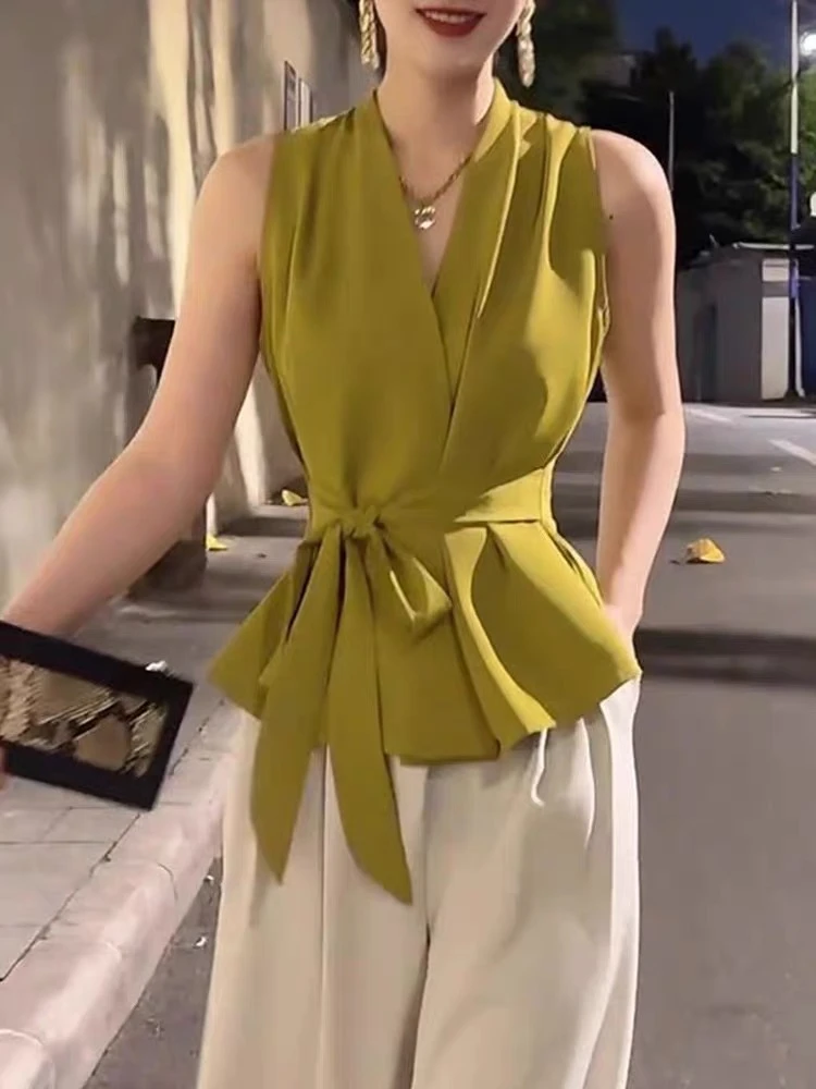 气质V领系带收腰无袖衬衫女夏新款设计感小众外穿背心上衣裤子