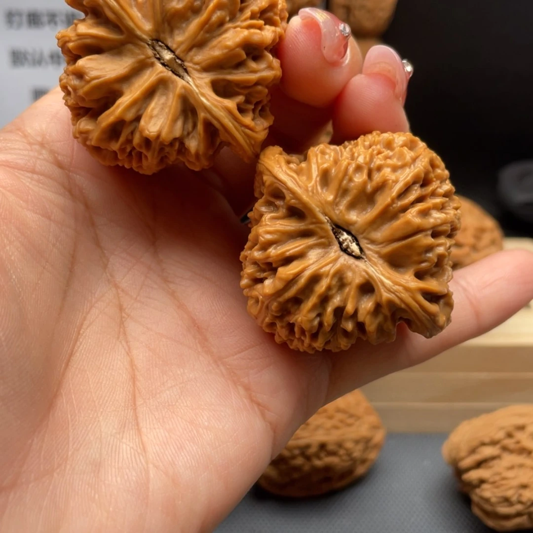 【闪购商品】文玩核桃吊坠大***?31号三角麻团