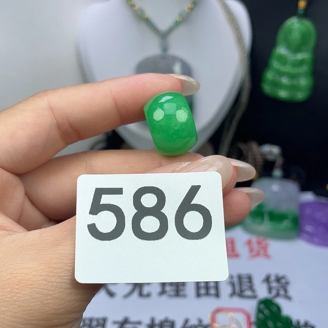 翡翠未镶嵌吊坠(赠链)