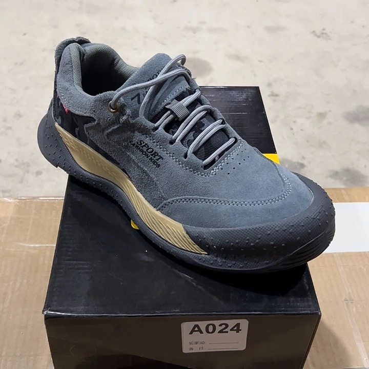 024号。 43码防砸防刺劳保鞋。