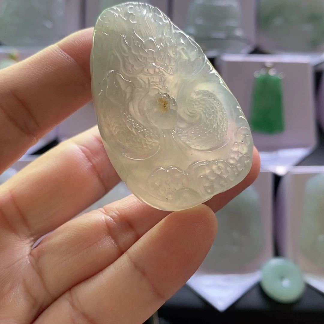 颈饰未镶嵌翡翠龙牌