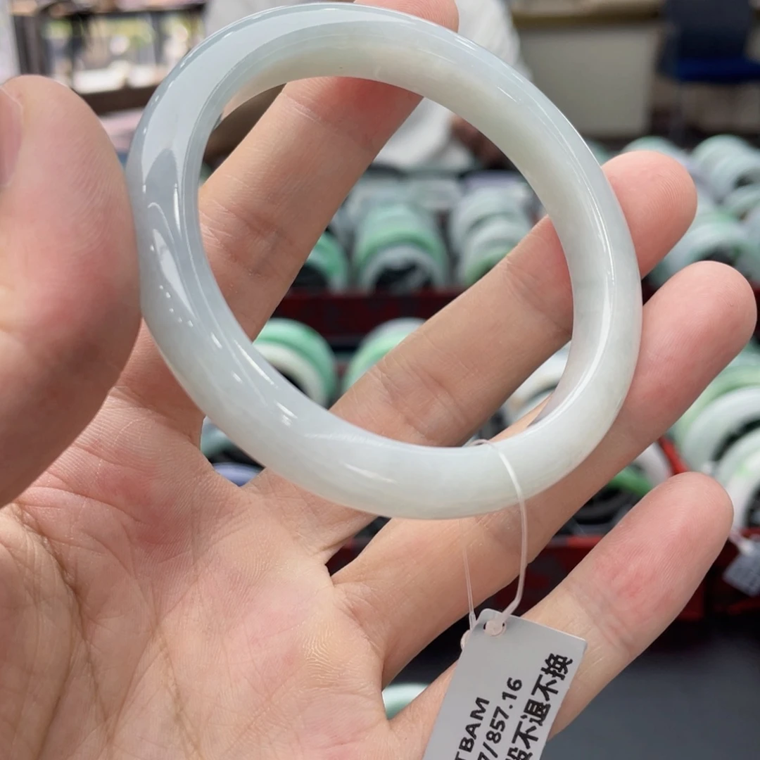 翡翠手镯未镶嵌手镯