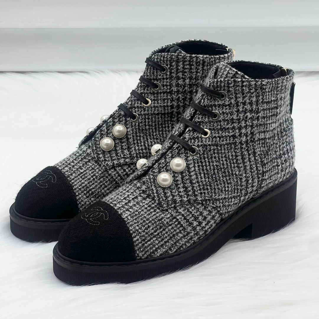 99新 Chanel/香奈儿 珍珠黑白斜纹软昵短靴 37.5码 公价1.2w x132