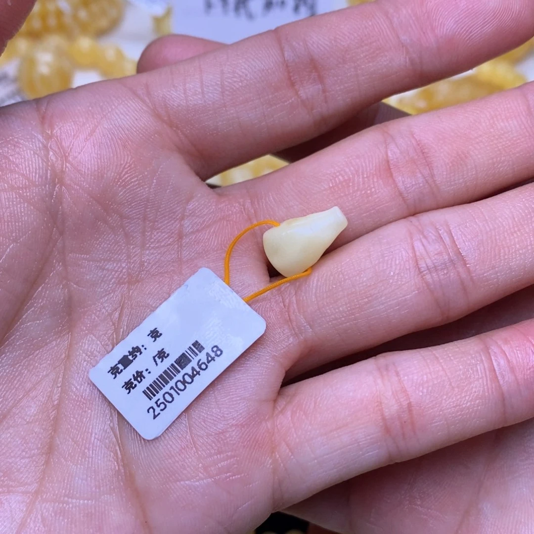 【闪购商品】蜜蜡裸石未镶嵌@****亿8+三通