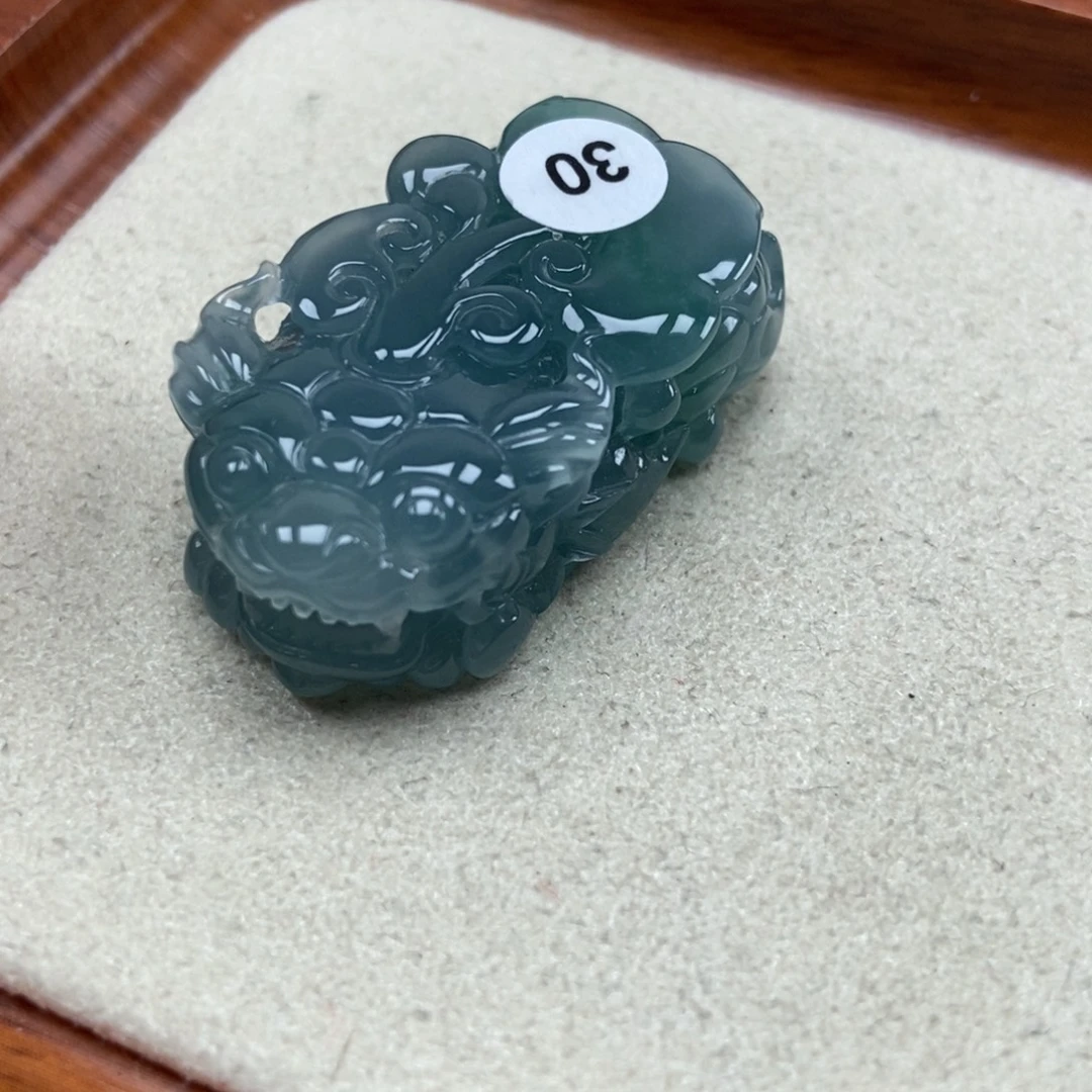 翡翠未镶嵌颈饰如意