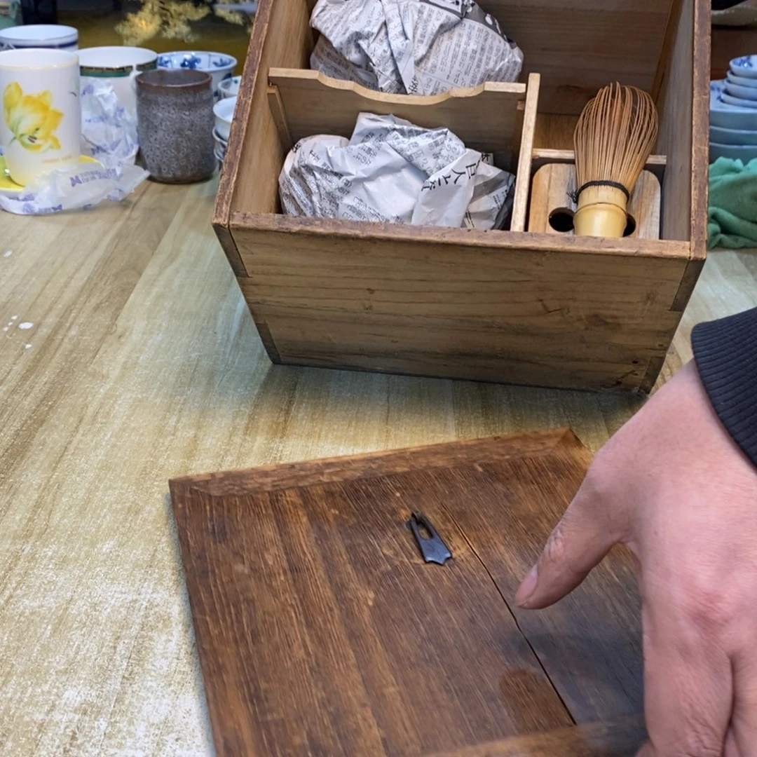 汤***哥易雅集工艺品有限公司