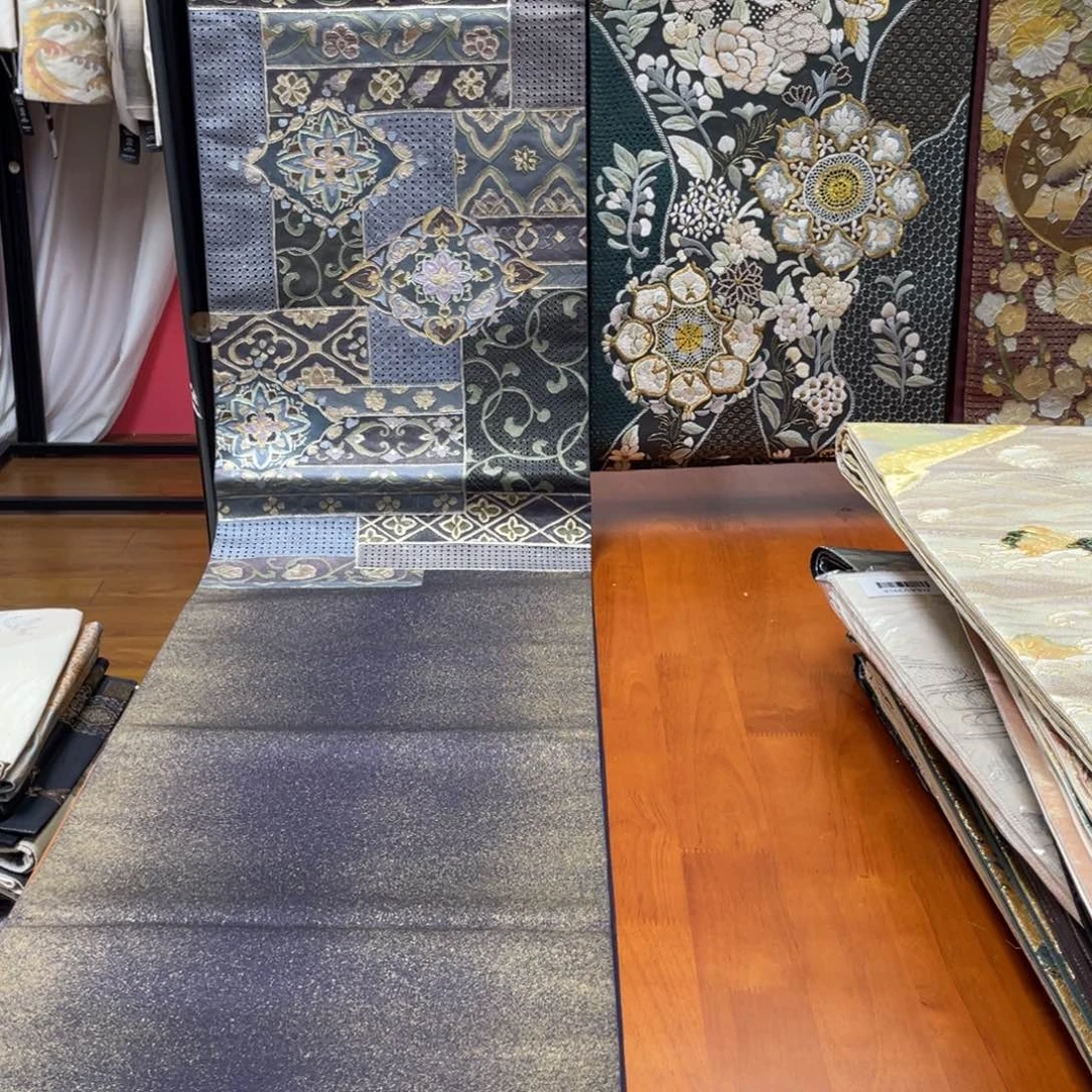 织绣两通漆金抽拉雕