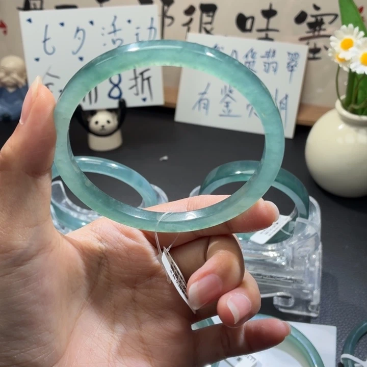 道***子未镶嵌手镯翡翠冰蓝