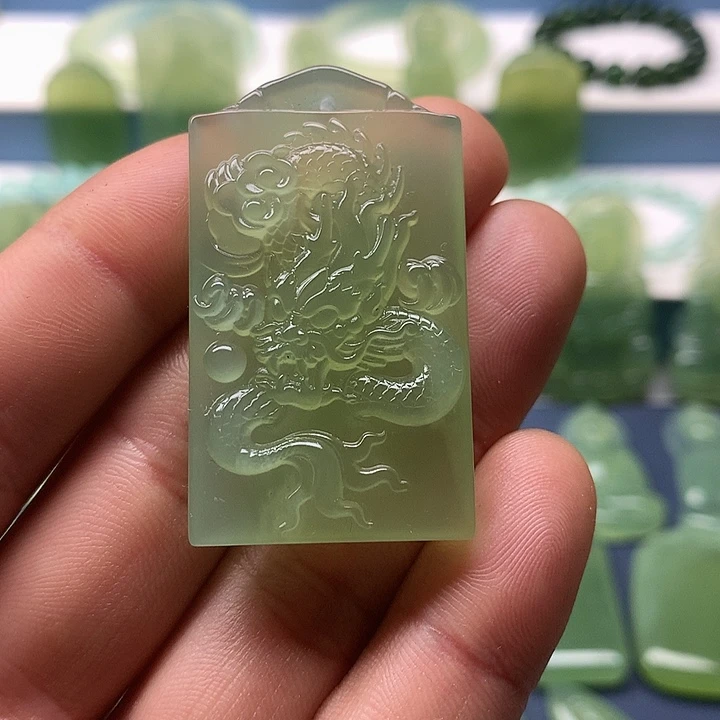 未镶嵌蛇纹石玉挂坠